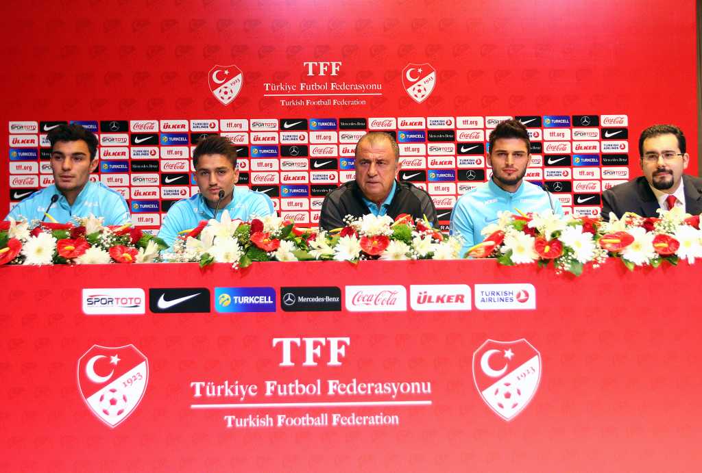 Kosova maçı öncesi yapılan basın toplantısında Fatih Terim; yanına genç oyuncular Okay Yokuşlu, Cengiz Ünder ve Kaan Ayhan'ı almayı tercih etti.